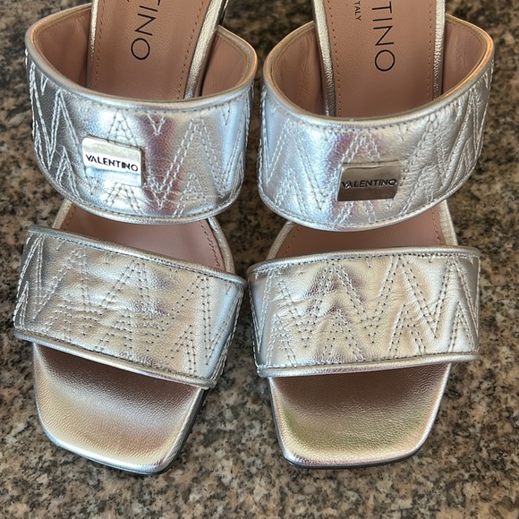 Valentino Jackie Silver Metallic Leather Sandals - Picture 7 of 10